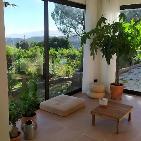 Joli Mas Avec Piscine Et Vue Вилла